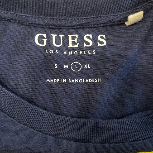GUESS MENS ASIAN T-SHIRT SIZE Large - Picture 3 of 4